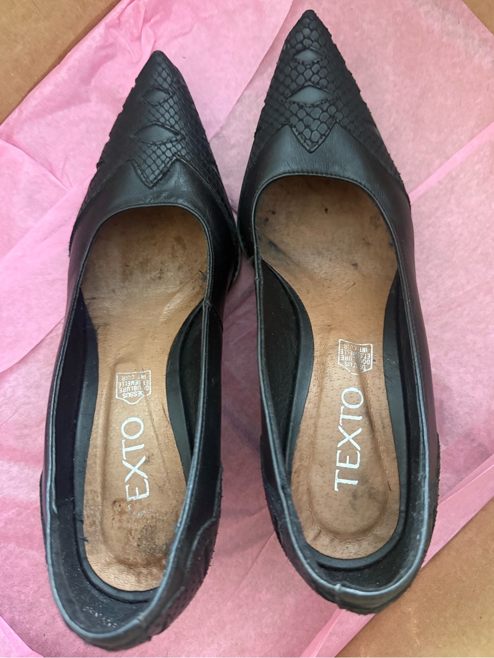 Women's Texto Black Pointed Toe Leather Flats